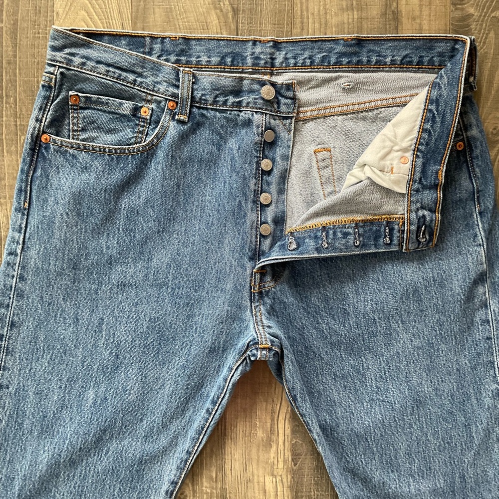 38x30 LEVI’S 501 Straight Leg Button Fly Jeans Men’s Blue Medium Wash 00501-0193